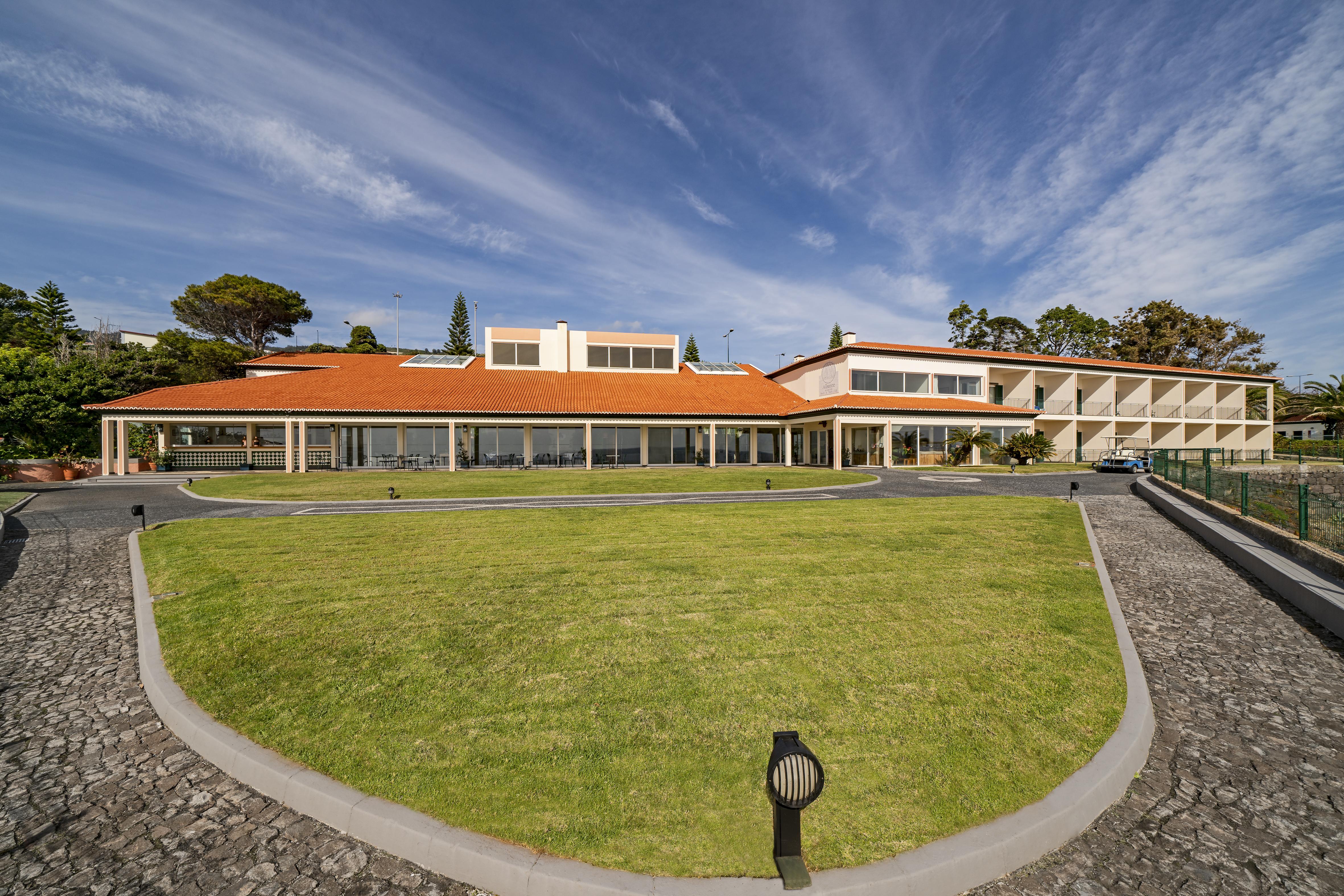 Albatroz Beach&yacht Club 5* Santa Cruz (Madeira)