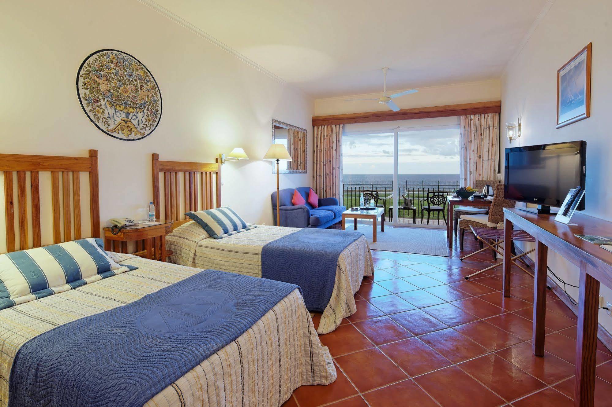 Albatroz Beach&yacht Club Santa Cruz (Madeira)