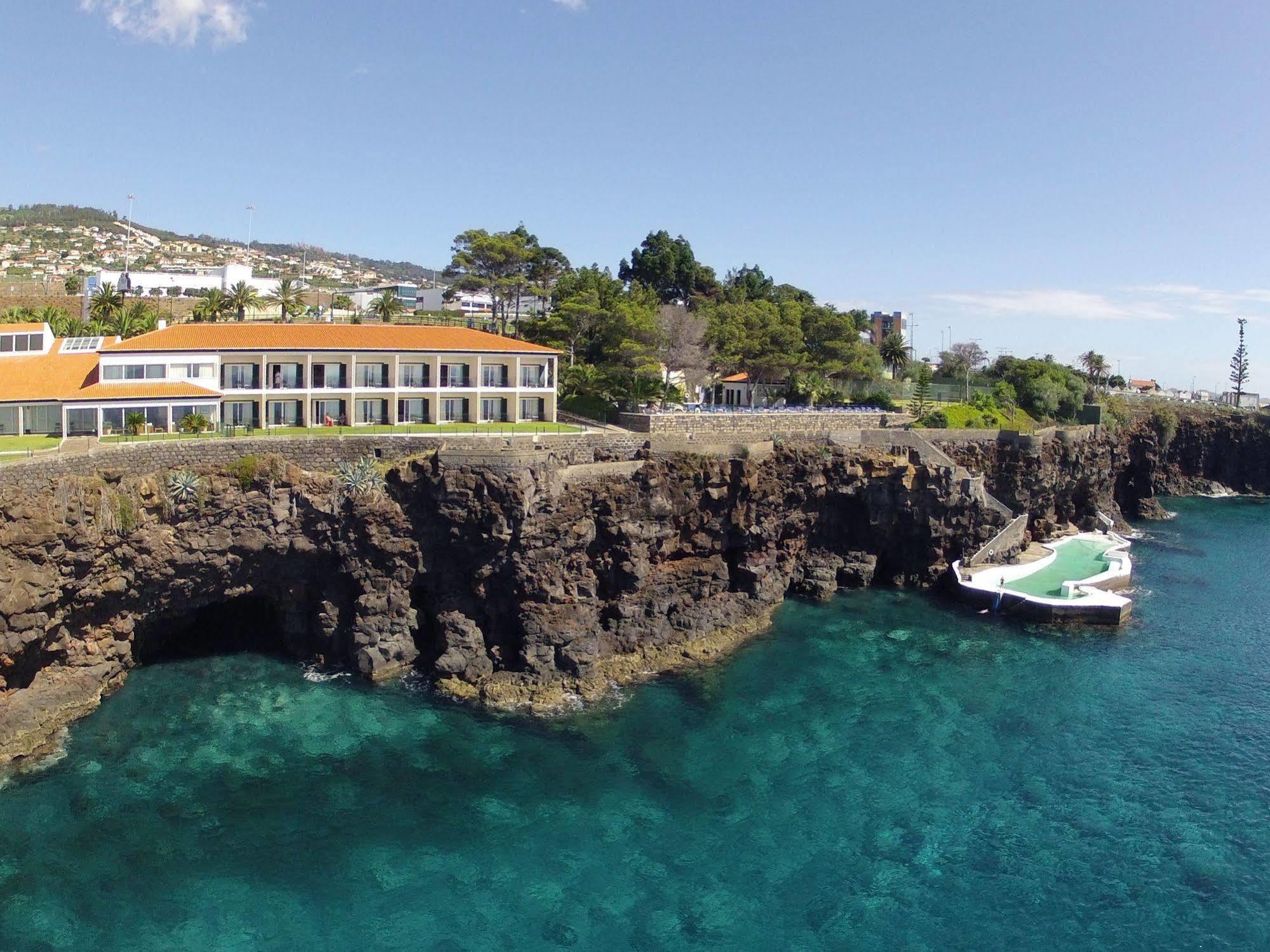 Albatroz Beach&yacht Club Santa Cruz (Madeira)