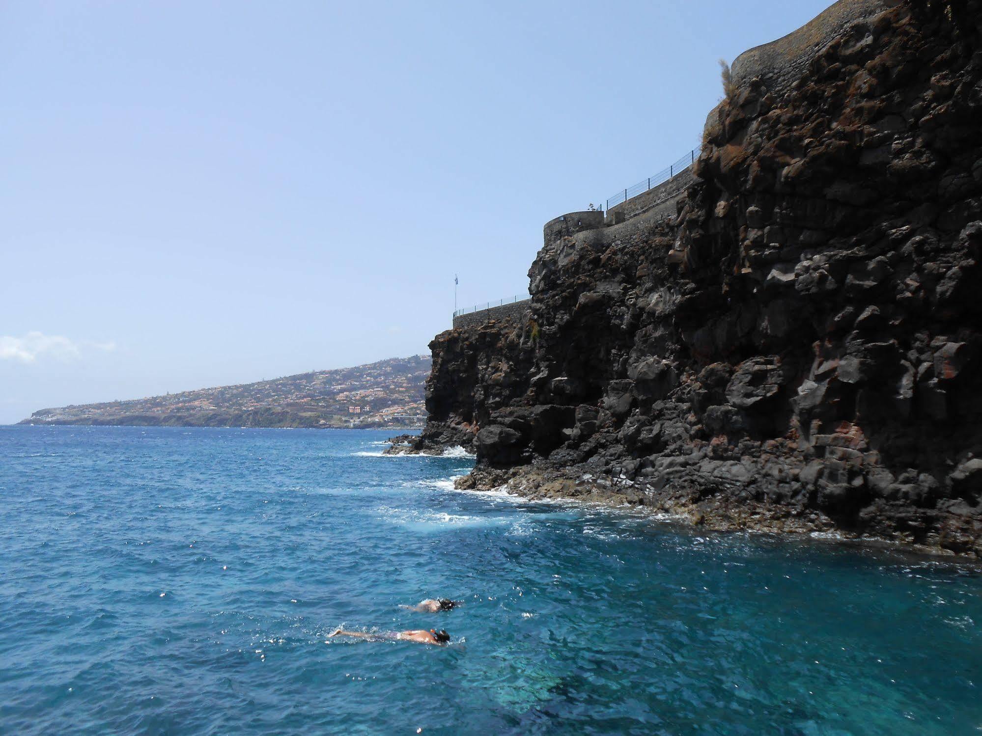 Albatroz Beach&yacht Club Santa Cruz (Madeira)